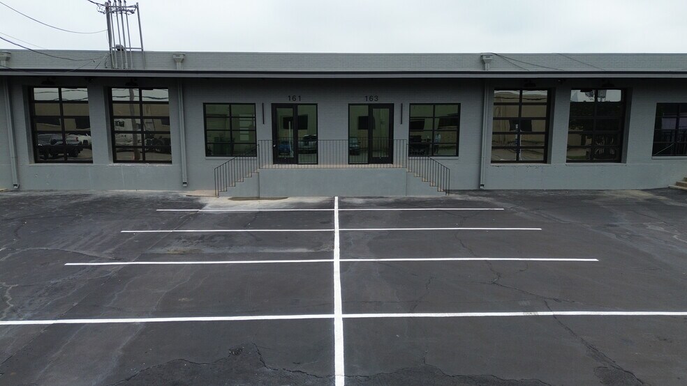 155-165 Cole St, Dallas, TX à louer - Photo du bâtiment - Image 1 de 12