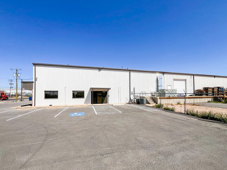 7 E Industrial Loop, Midland, TX à vendre - Photo du bâtiment - Image 3 de 23