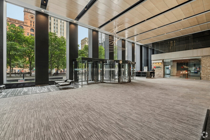 500 Pl D'armes, Montréal, QC for lease - Lobby - Image 2 of 7