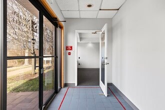 675 Route 72 E, Manahawkin, NJ à vendre Photo intérieure- Image 2 de 19