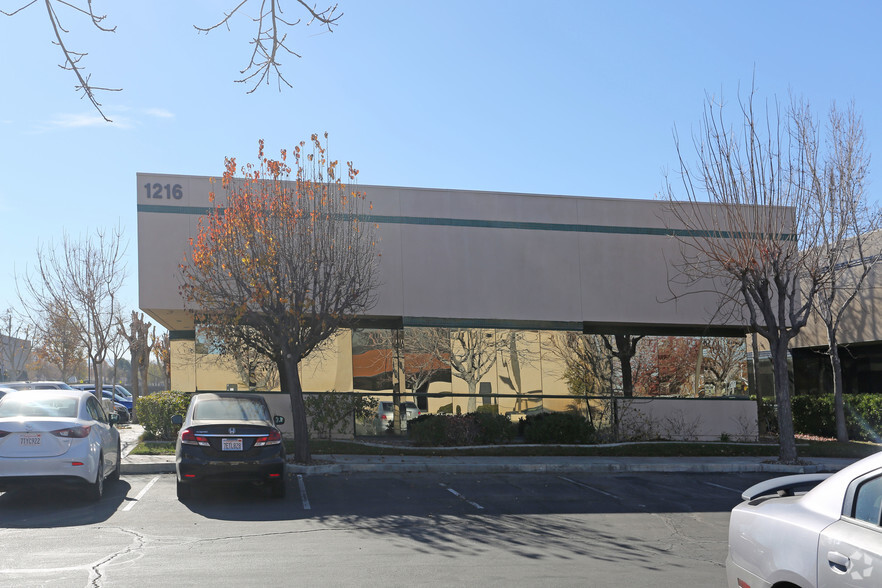 1216 W Avenue J, Lancaster, CA for lease - Primary Photo - Image 2 of 3