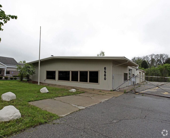 6560 Dixie Hwy, Clarkston, MI for lease - Building Photo - Image 1 of 8