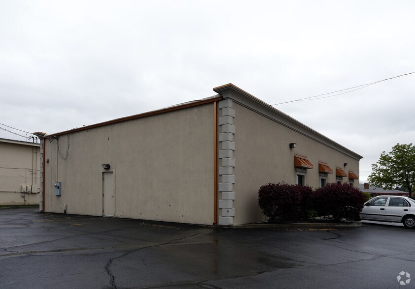 1481 S State St, Orem, UT à vendre - Photo du bâtiment - Image 2 de 3