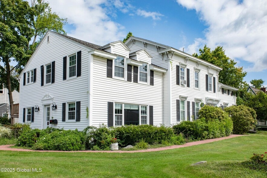 205 Delaware Ave, Delmar, NY for lease - Building Photo - Image 1 of 33