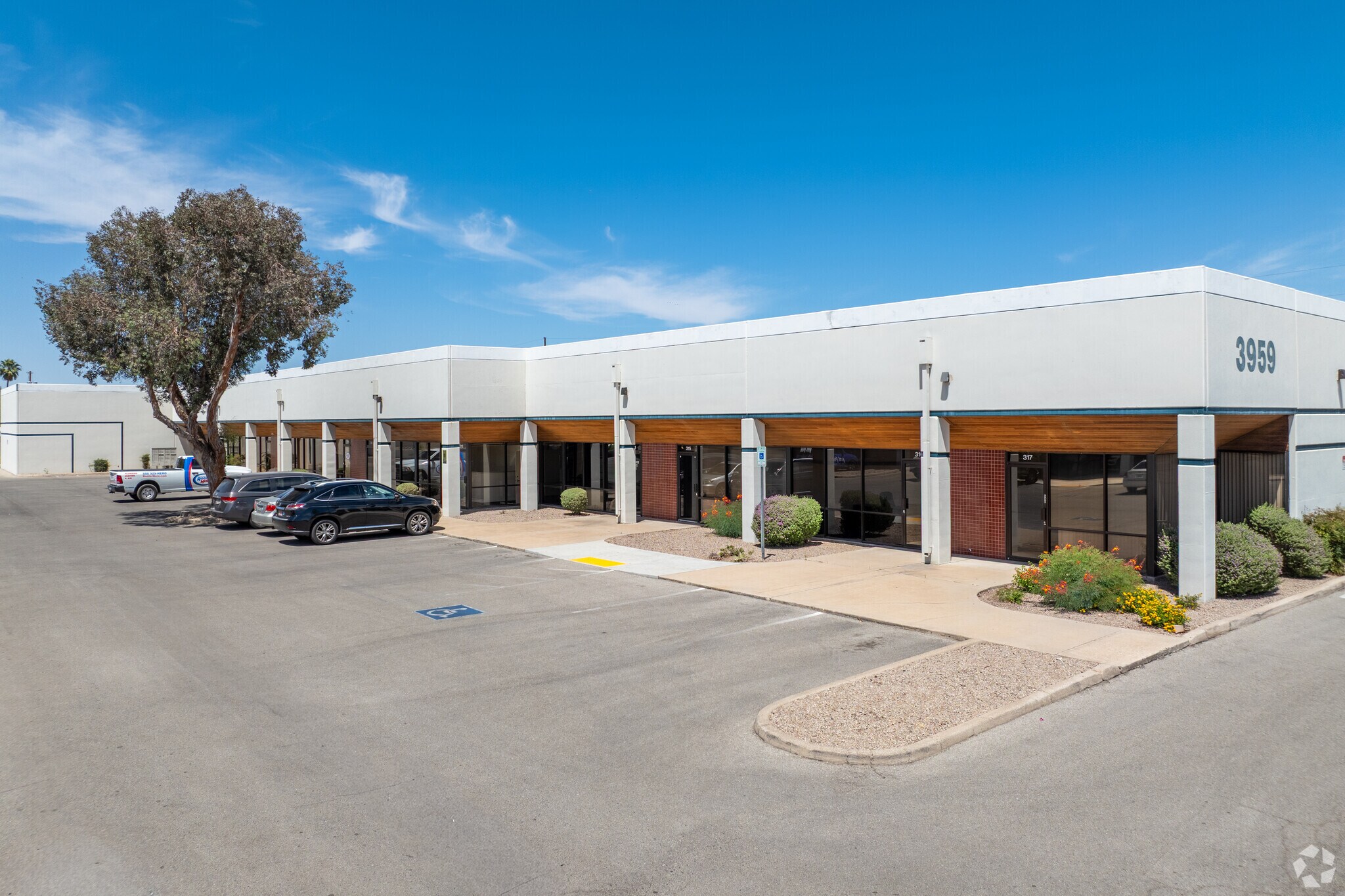 3955 E Speedway Blvd, Tucson, AZ à louer Photo du bâtiment- Image 1 de 29