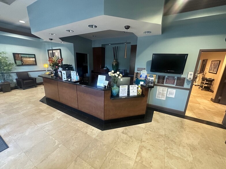 3111 W Boynton Beach Blvd, Boynton Beach, FL for sale - Interior Photo - Image 3 of 13