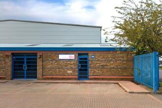 900-905 Yeovil Rd, Slough for lease Building Photo- Image 1 of 1