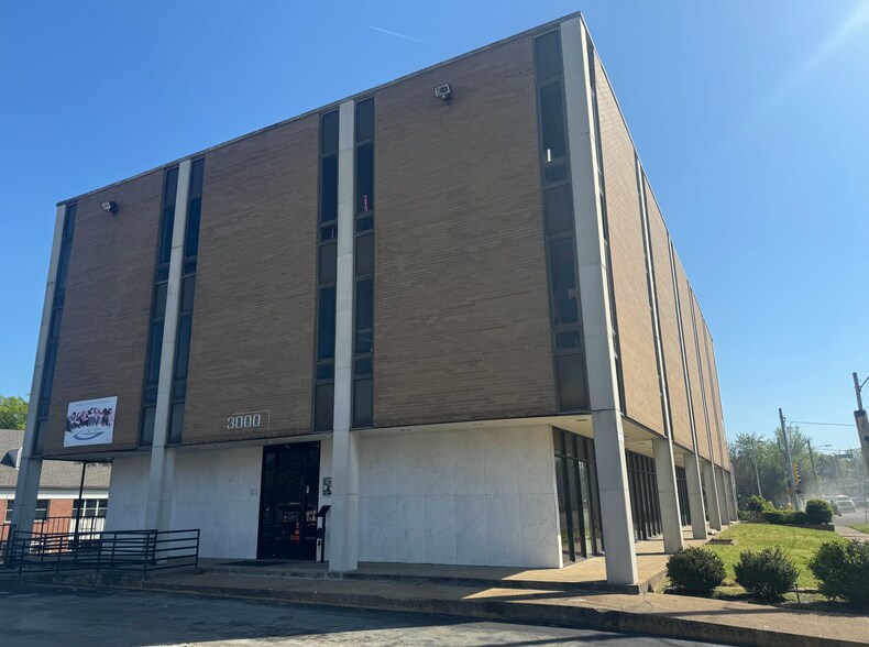 3000 Walnut Grove Rd, Memphis, TN à vendre - Photo du bâtiment - Image 3 de 7