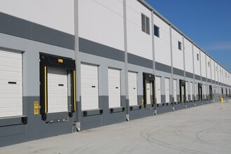 0000 Eastport Rd, Jacksonville, FL à louer Photo du bâtiment- Image 1 de 8