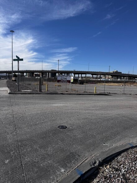 1535 Paisano Dr, El Paso, TX à vendre - Photo du bâtiment - Image 3 de 4