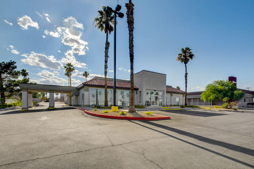 6985 W Sahara Ave, Las Vegas, NV for lease - Building Photo - Image 1 of 4