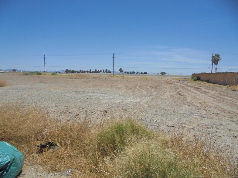 2.44 Acres on West Hobsonway, Blythe, CA à vendre - Photo du bâtiment - Image 2 de 7