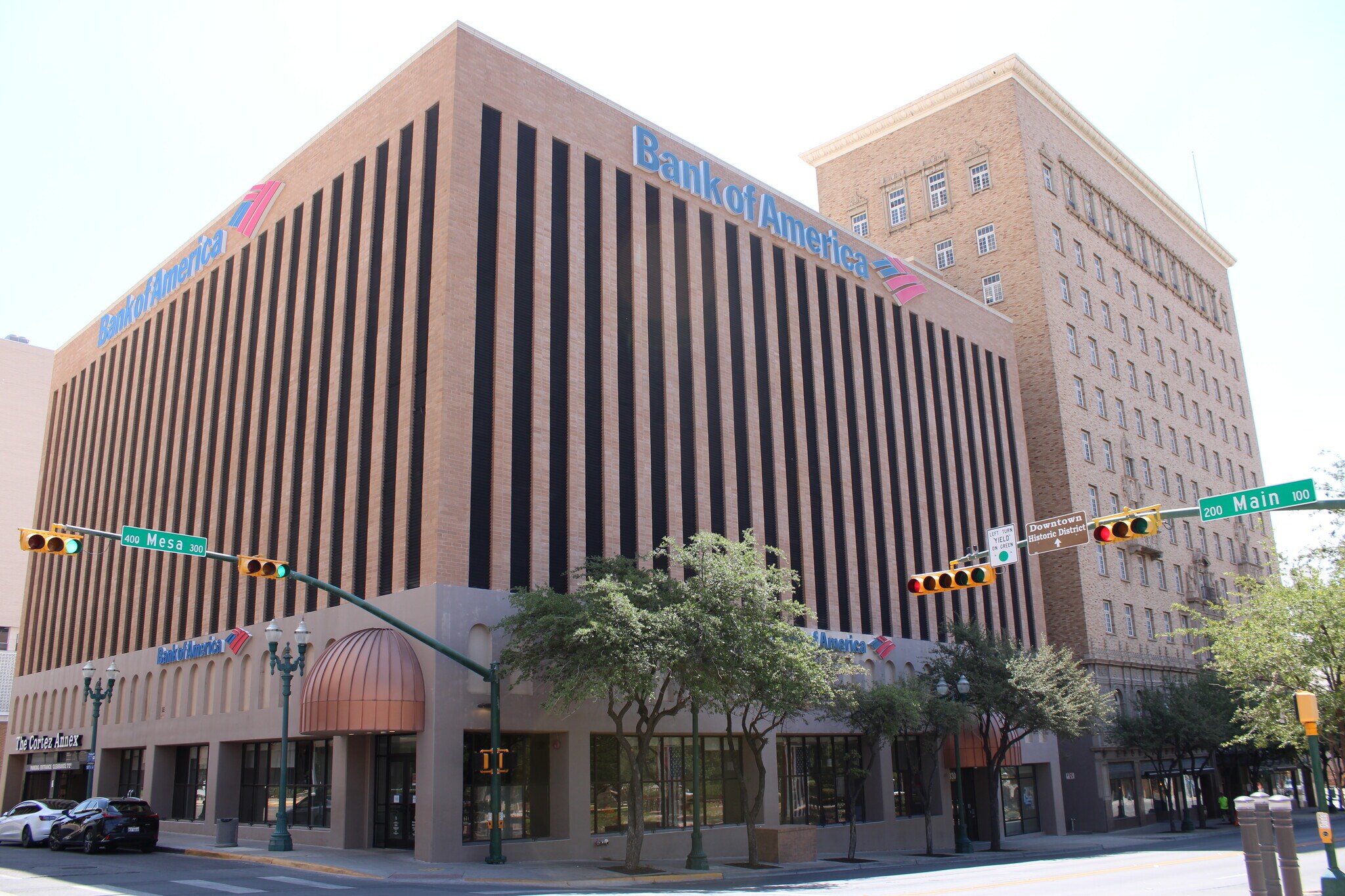 330 N Mesa St, El Paso, TX à louer Photo du bâtiment- Image 1 de 9