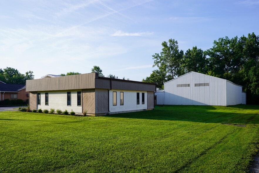 2605 Alma Ave, Fort Wayne, IN à vendre - Photo du bâtiment - Image 2 de 9