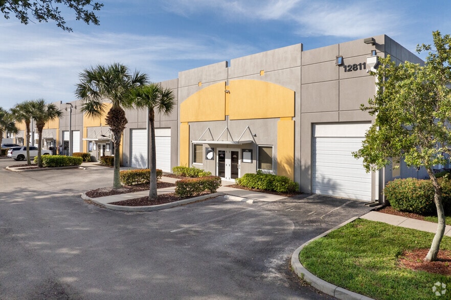 12811 Commerce Lakes Dr, Fort Myers, FL for lease - Primary Photo - Image 1 of 10