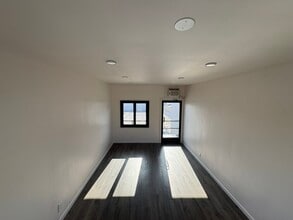 3601-3609 1/2 W Magnolia Blvd, Burbank, CA à louer Photo intérieure- Image 2 de 3