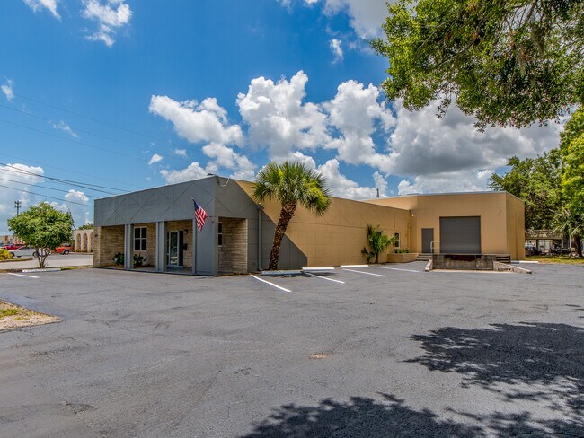 More details for 2051 Range Rd, Clearwater, FL - Industrial for Sale