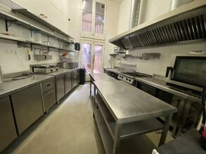 Retail in Barcelona, Barcelona for lease Interior Photo- Image 1 of 4