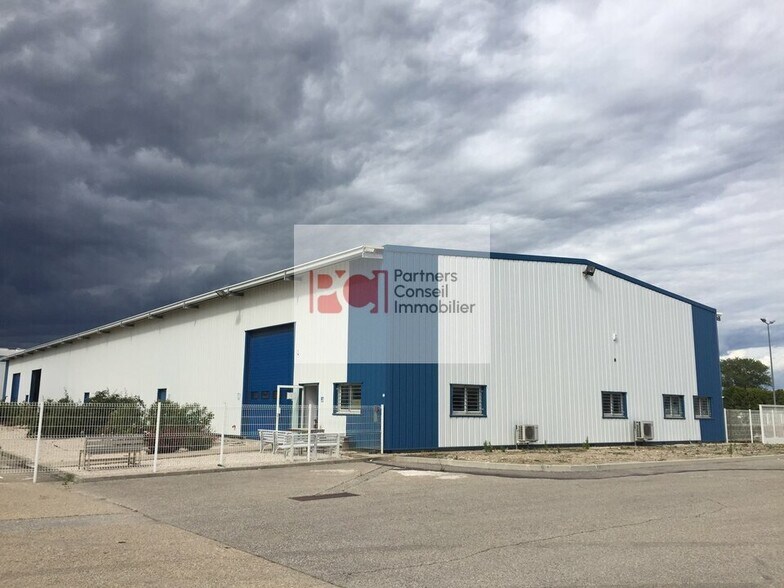 Industrial in Tarascon for lease - Building Photo - Image 2 of 3