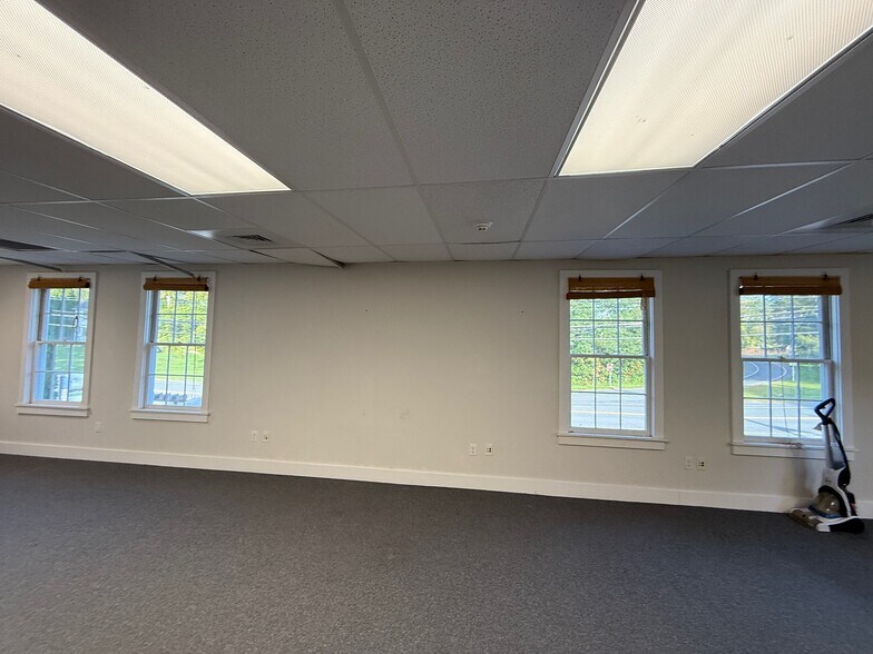 6 Cornwall Rd, Warren, CT à louer - Photo intérieure - Image 2 de 8