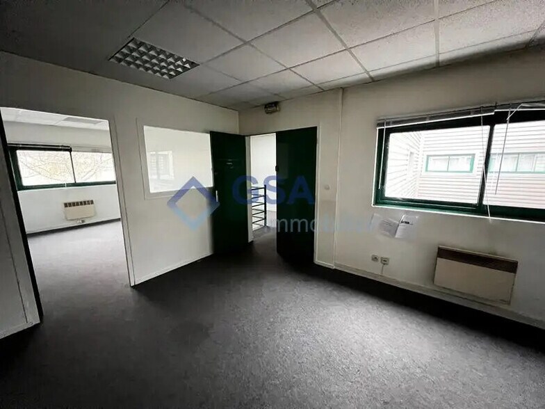 Office in Le Mée-sur-Seine for lease - Interior Photo - Image 2 of 8