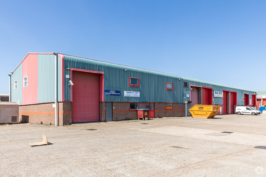 Barlow Way, Rainham for lease - Building Photo - Image 2 of 4