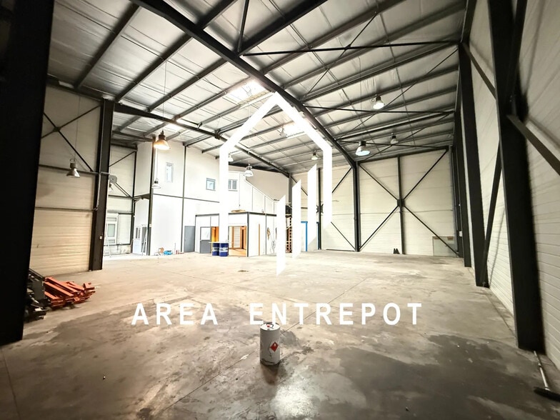 Industrial in Aubagne for lease - Building Photo - Image 3 of 8