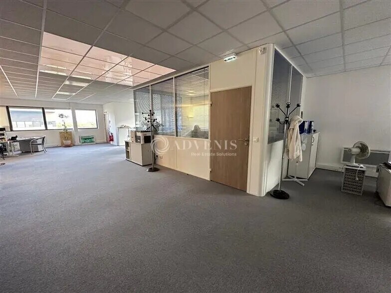 Office in Bussy-Saint-Georges for lease - Interior Photo - Image 3 of 7