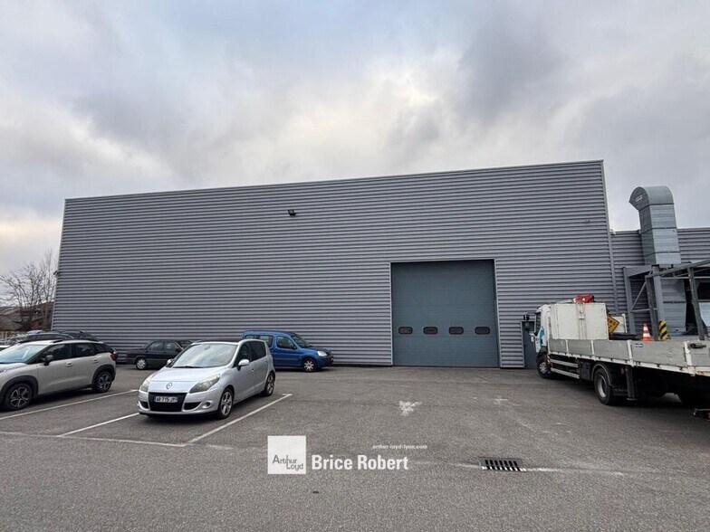 Flex dans Villeurbanne à louer - Photo du bâtiment - Image 2 de 7