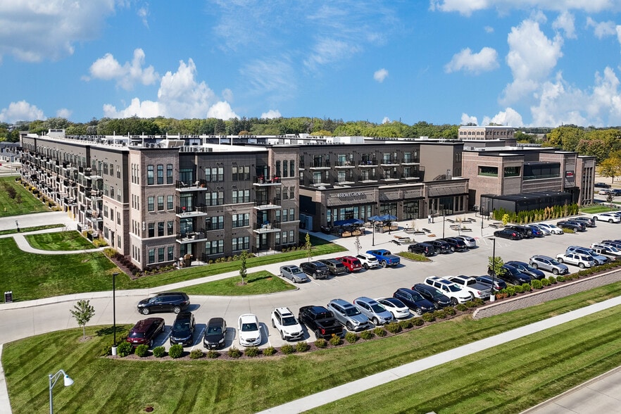 950 Jordan Creek Pky, West Des Moines, IA for lease - Building Photo - Image 1 of 12