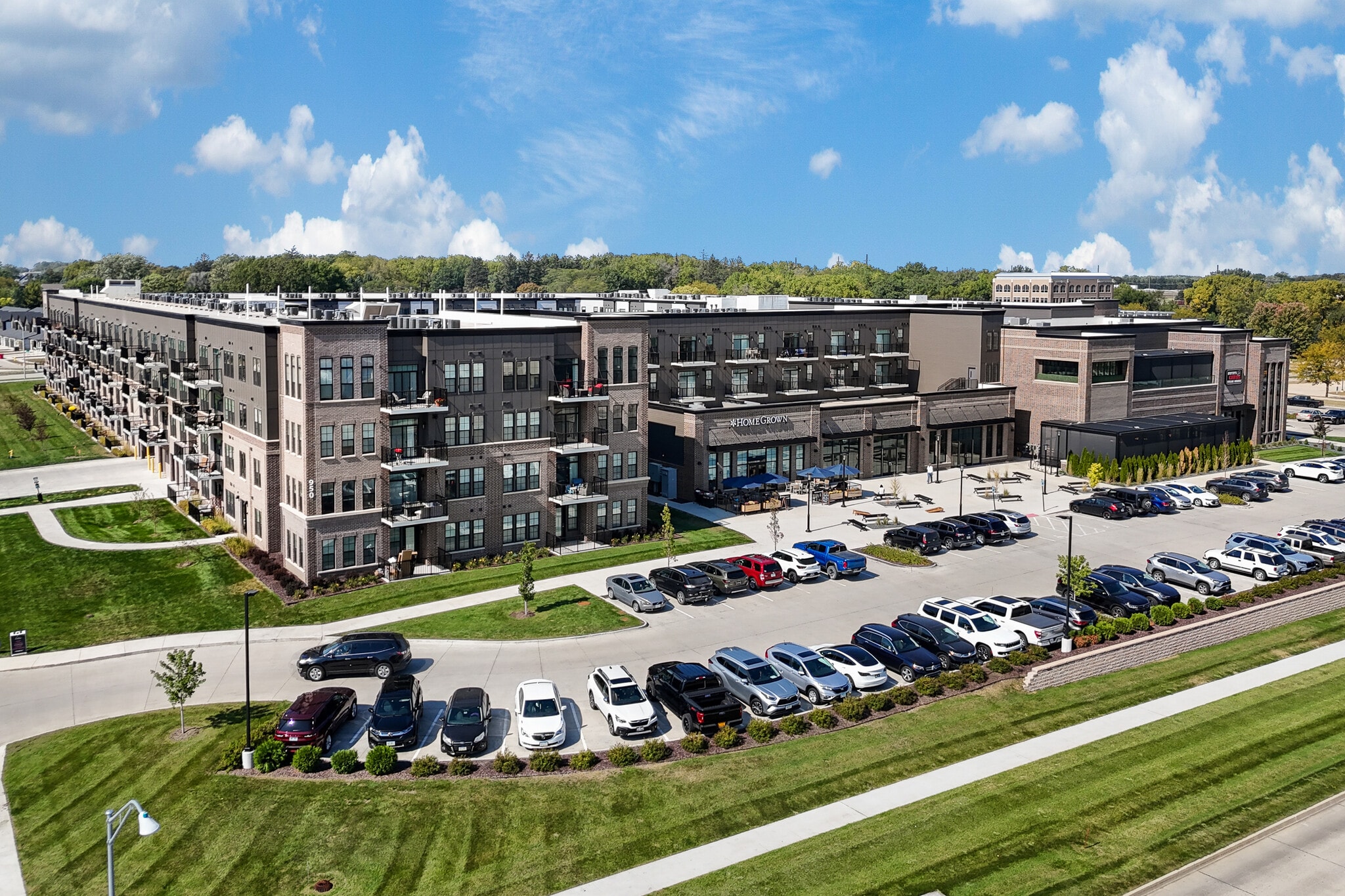 950 Jordan Creek Pky, West Des Moines, IA for lease Building Photo- Image 1 of 13