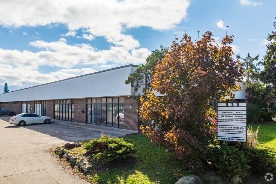 111 Martin Ross Ave, Toronto, ON à louer - Photo principale - Image 1 de 3