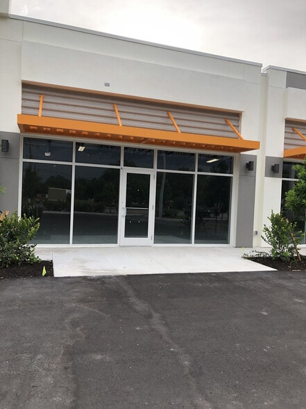 1243-1306 Santa Barbara Blvd, Cape Coral, FL for lease - Building Photo - Image 3 of 7