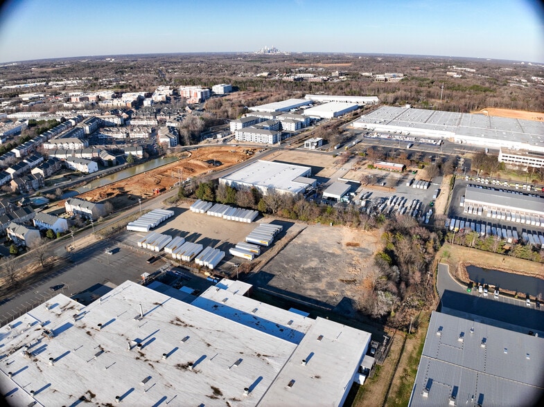 9305 Pioneer Ave, Charlotte, NC for lease - Building Photo - Image 2 of 3