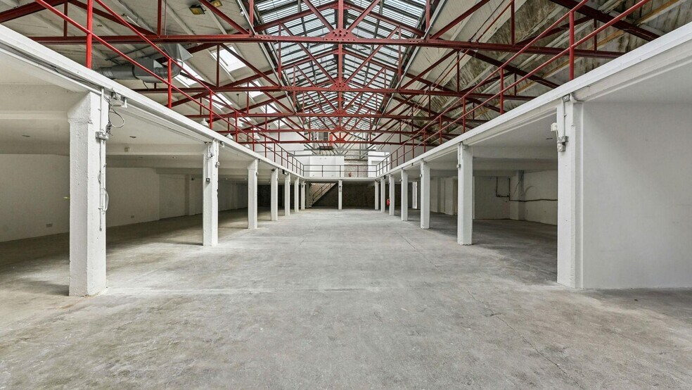 66 Buttesland St, London for lease - Interior Photo - Image 3 of 10