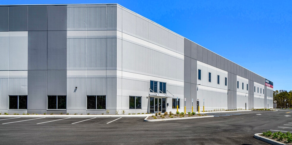 4865 Veterans Memorial Hwy, Holbrook, NY à louer - Photo du bâtiment - Image 2 de 8