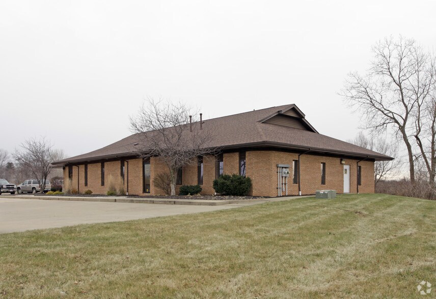 2745 Nesbitt Ave, Akron, OH à vendre - Photo principale - Image 2 de 17