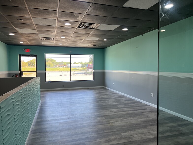 299 South Main St, Flemington, NJ à louer - Photo du bâtiment - Image 3 de 7