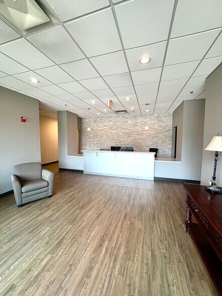 15137 Rosewood St, Leawood, KS à louer - Photo du bâtiment - Image 2 de 5