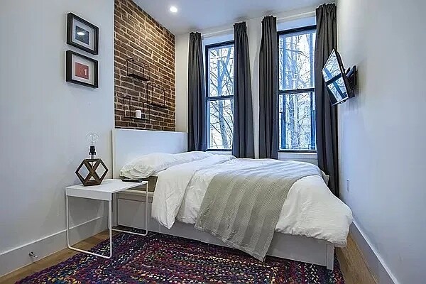 17-26 Woodbine St, Ridgewood, NY à vendre - Photo intérieure - Image 2 de 6
