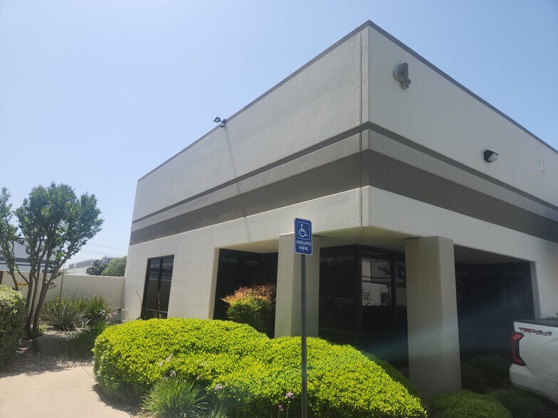 560 Birch St, Lake Elsinore, CA à vendre - Photo du bâtiment - Image 2 de 12