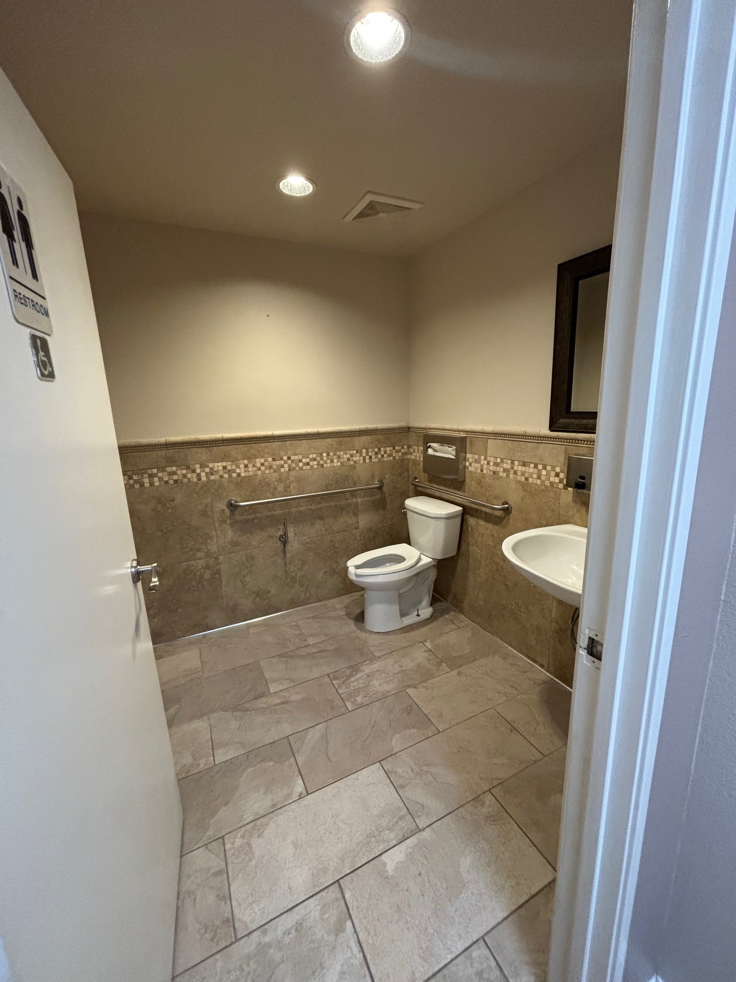 1113 Alta Ave, Upland, CA for lease Interior Photo- Image 1 of 6