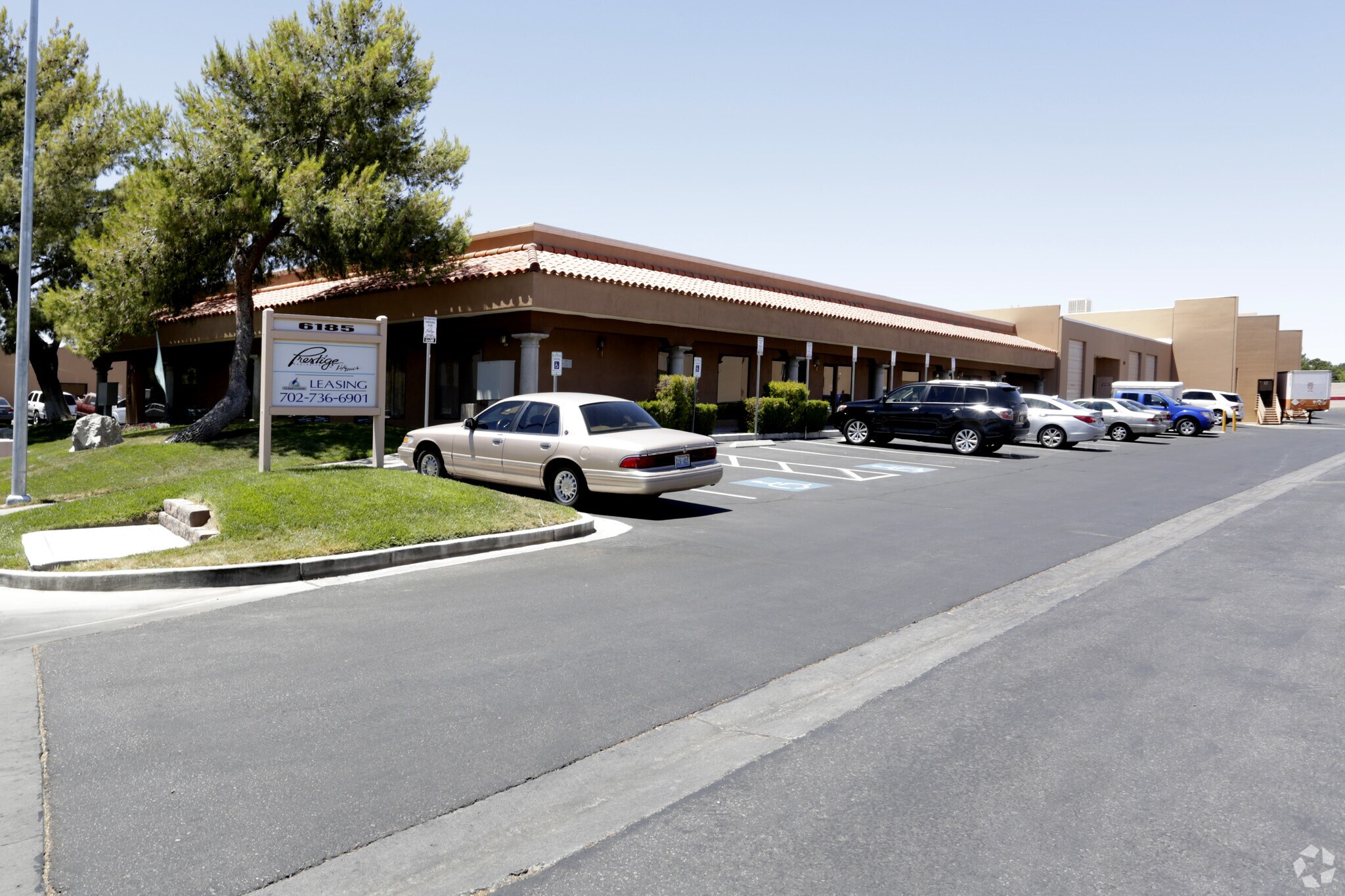 6185 Harrison Dr, Las Vegas, NV à louer Photo principale- Image 1 de 6