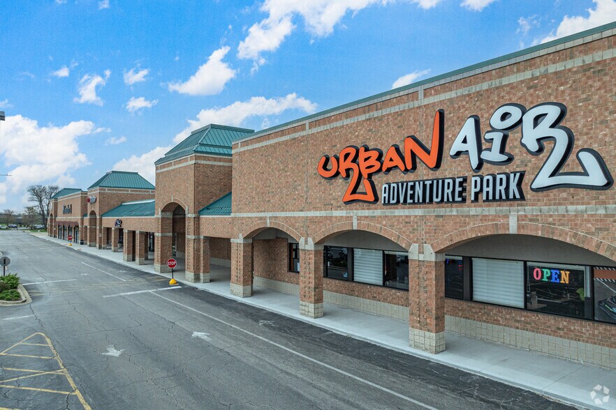 2682 E Main St, St Charles, IL à louer - Photo du bâtiment - Image 3 de 6