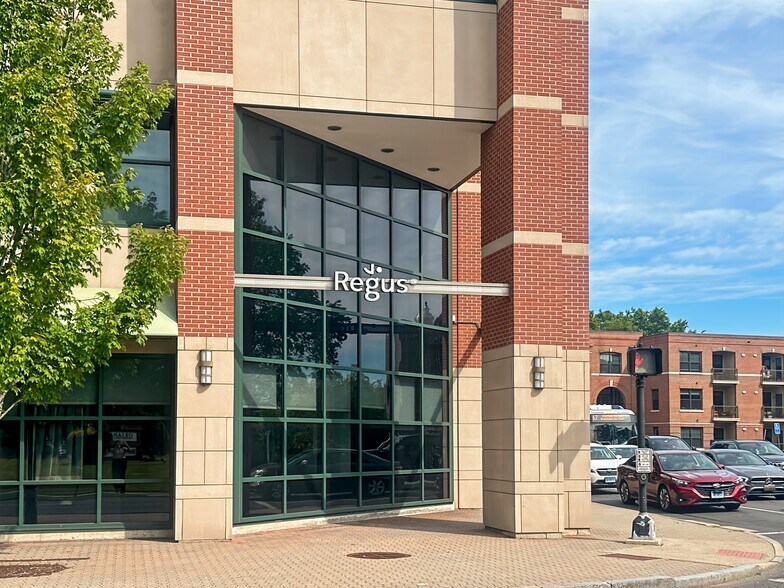 15 N Main St, West Hartford, CT à louer - Photo du bâtiment - Image 3 de 3