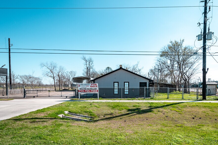 21014 FM 2100 Rd, Crosby, TX à vendre - Photo du bâtiment - Image 1 de 24
