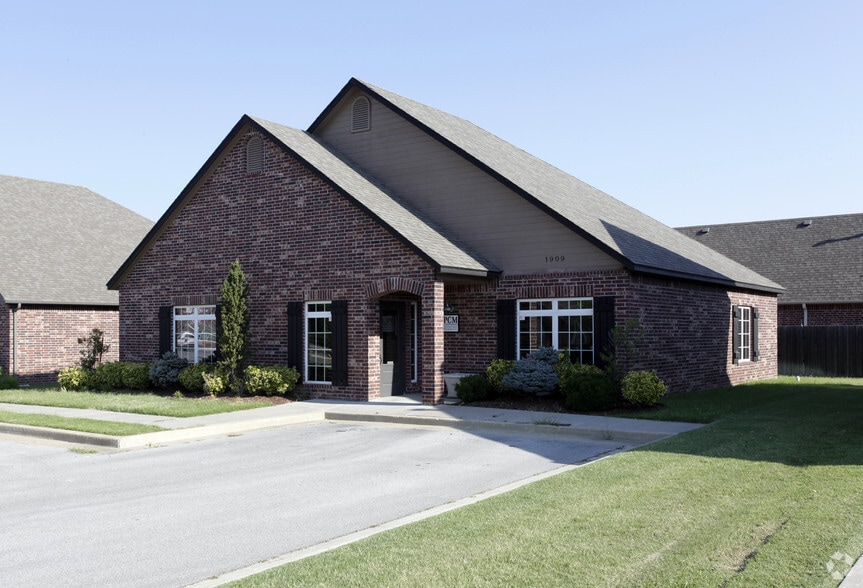 1909 W C St, Jenks, OK for lease - Building Photo - Image 3 of 12