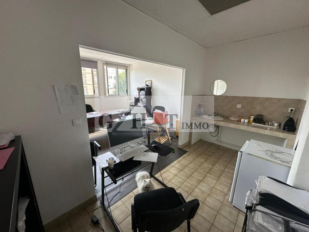 Office in Maisons-Alfort for lease Interior Photo- Image 1 of 2