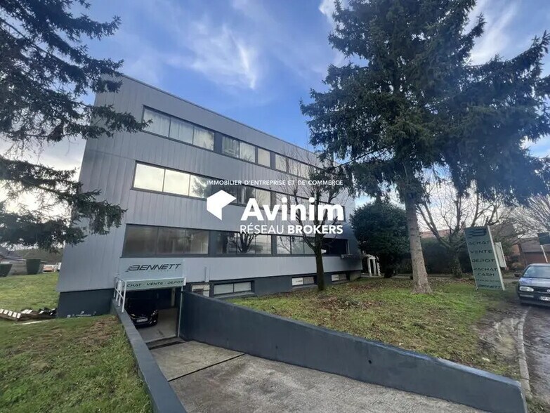 Office in Les Ulis for lease - Building Photo - Image 2 of 7