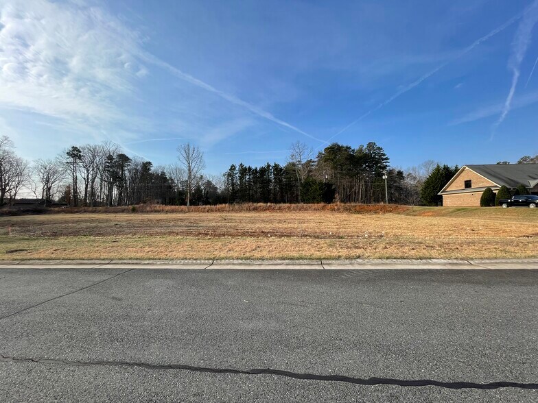 River Birch Ct, King, NC for sale - Building Photo - Image 1 of 4